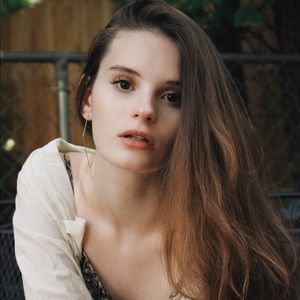 Meet your Posher, Camille